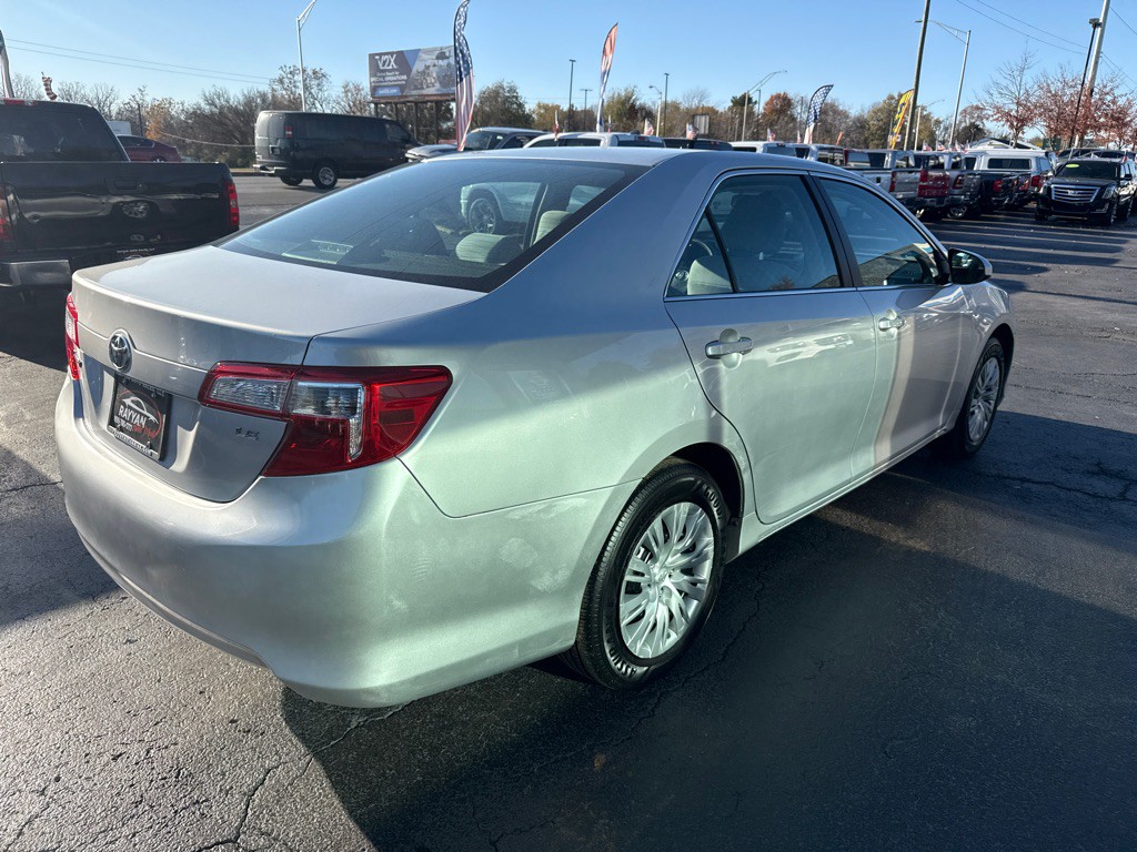 2013 Toyota Camry Image 6
