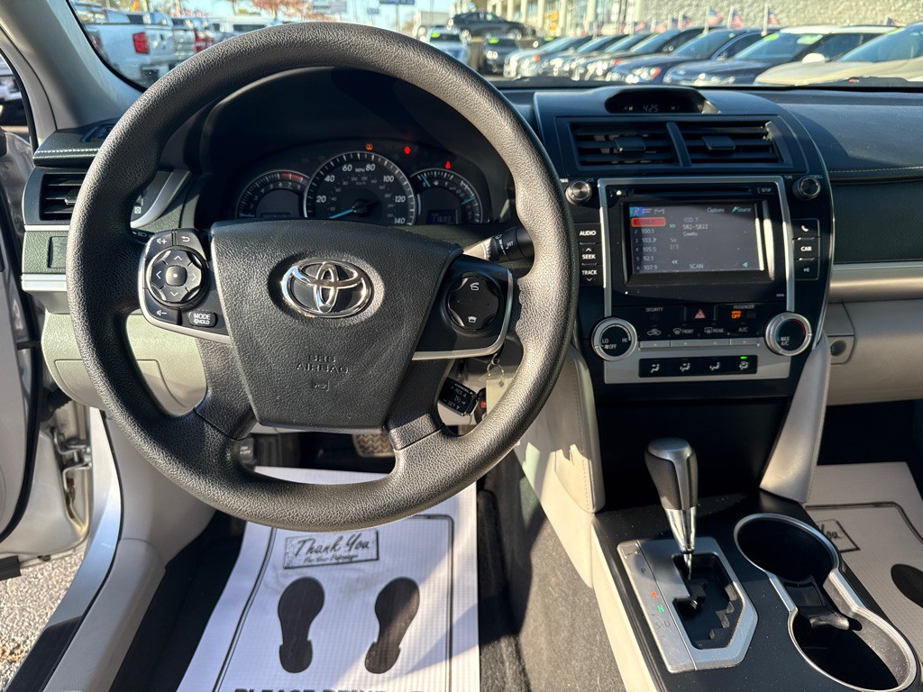 2013 Toyota Camry Image 13