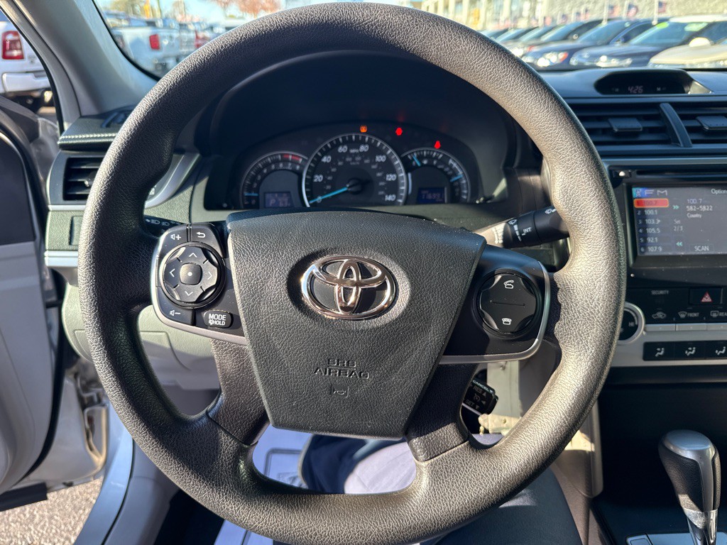 2013 Toyota Camry Image 16