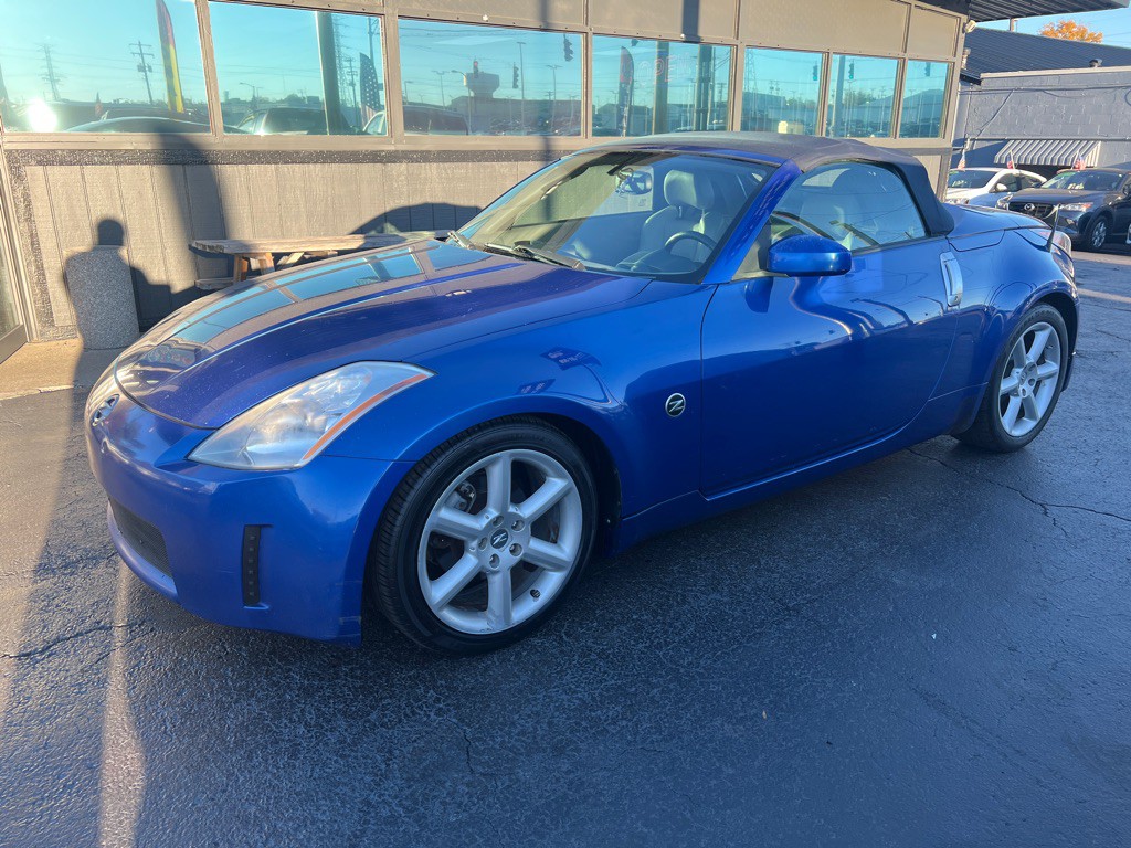 2005 Nissan 350Z Image 2