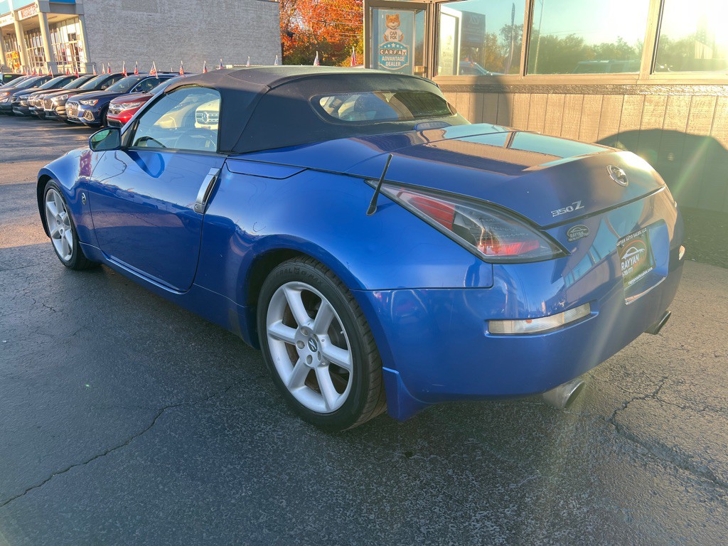 2005 Nissan 350Z Image 3