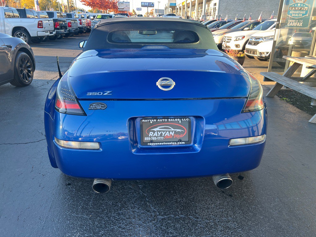 2005 Nissan 350Z Image 4