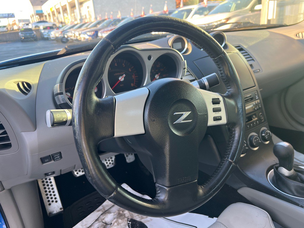 2005 Nissan 350Z Image 9