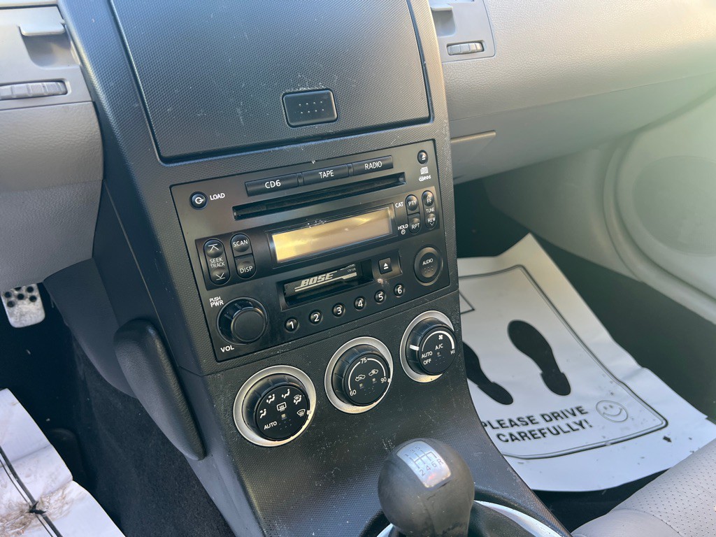 2005 Nissan 350Z Image 10