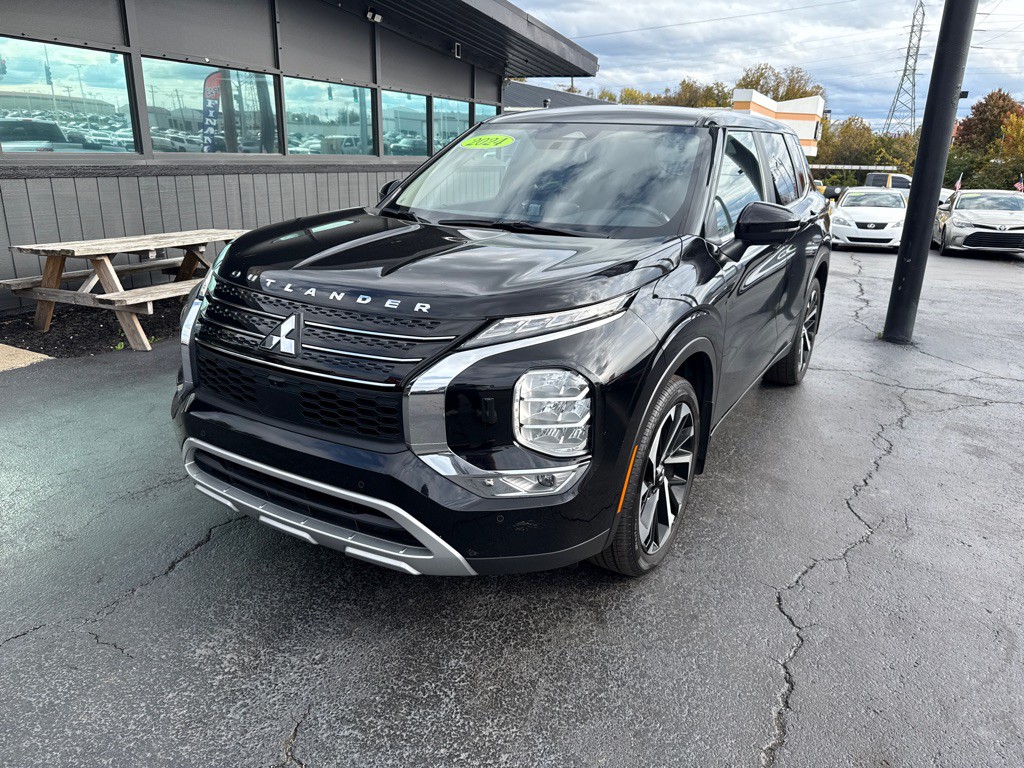 2024 Mitsubishi Outlander Image 1
