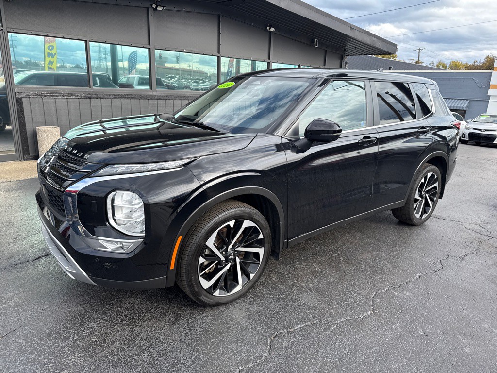 2024 Mitsubishi Outlander Image 2