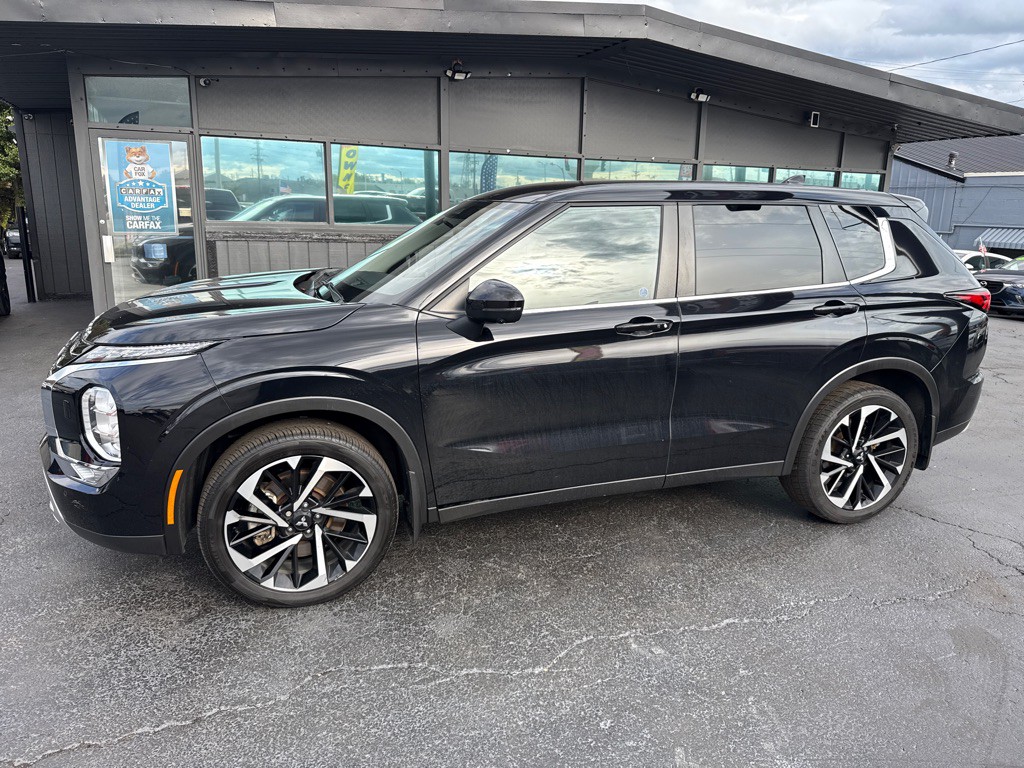 2024 Mitsubishi Outlander Image 3