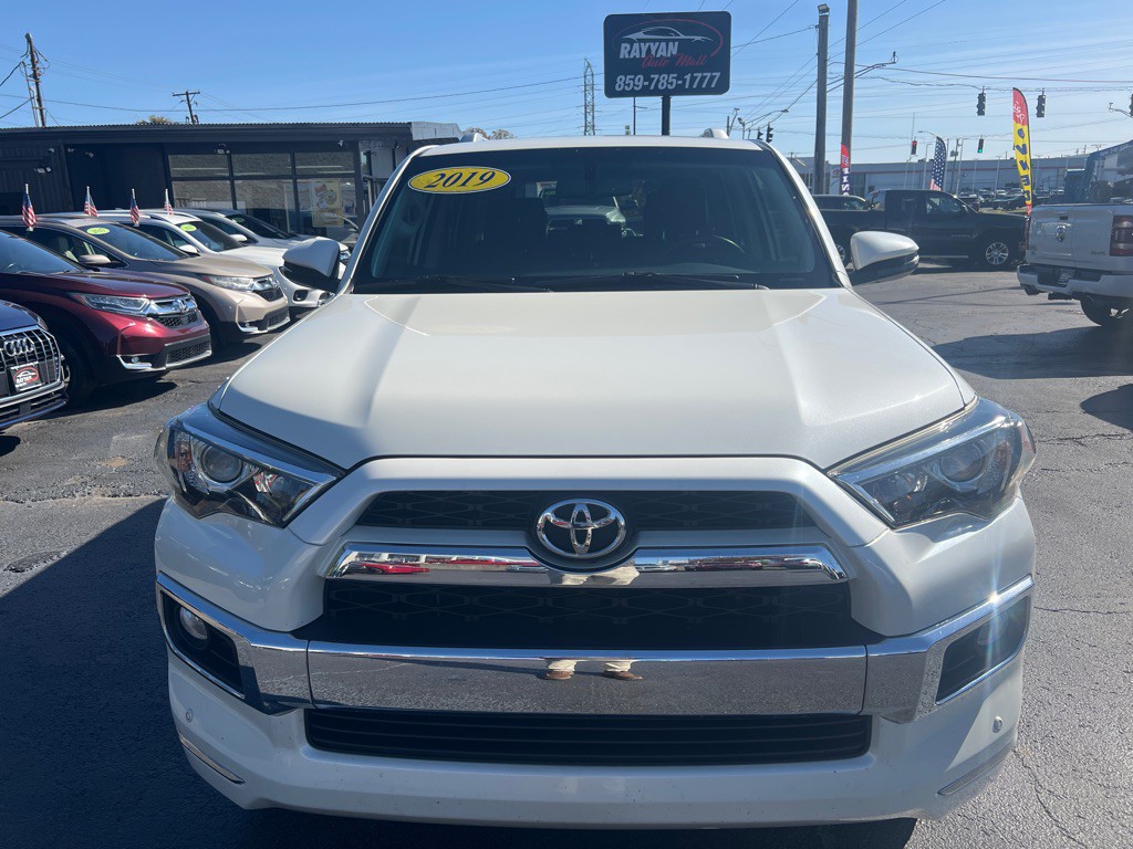 2019 Toyota 4Runner Image 2