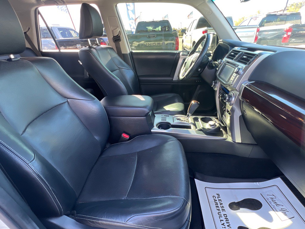 2019 Toyota 4Runner Image 16