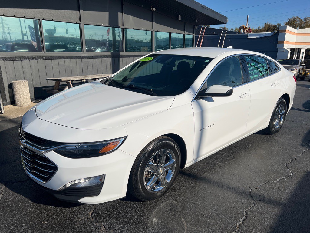2023 Chevrolet Malibu Image 1