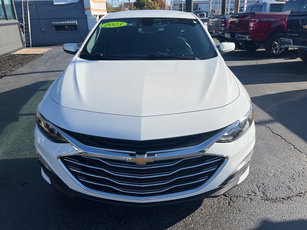 2023 Chevrolet Malibu Image 2