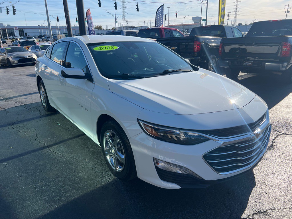 2023 Chevrolet Malibu Image 3