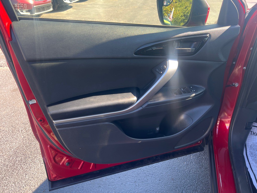 2019 Mitsubishi Eclipse Image 7