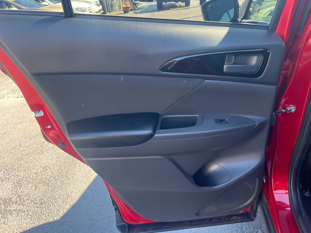 2019 Mitsubishi Eclipse Image 9