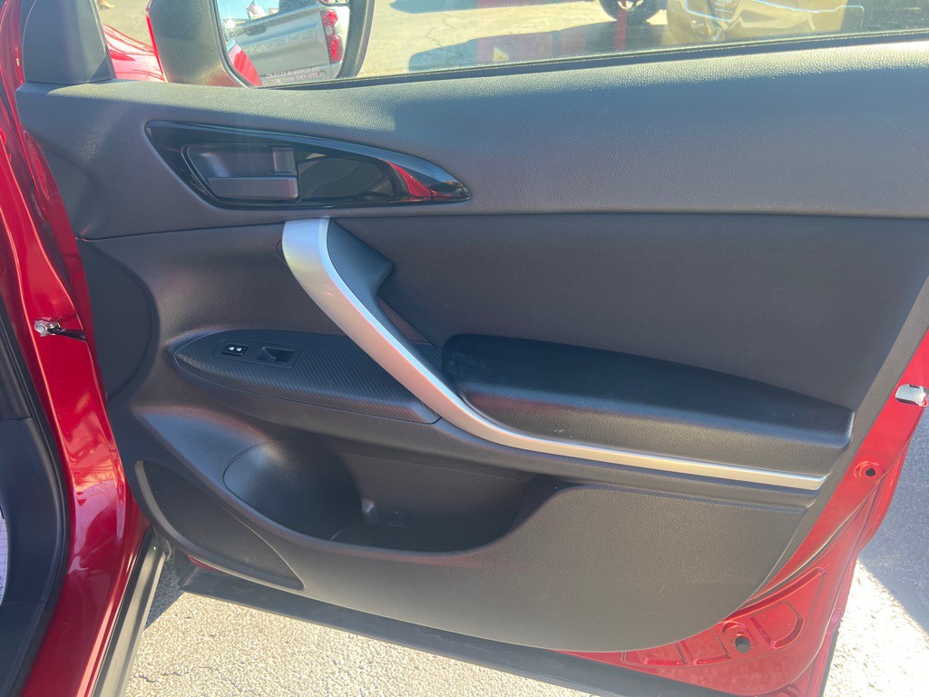 2019 Mitsubishi Eclipse Image 16