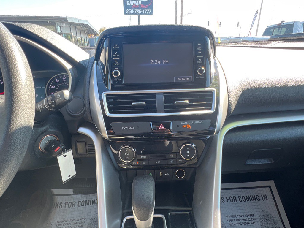 2019 Mitsubishi Eclipse Image 19