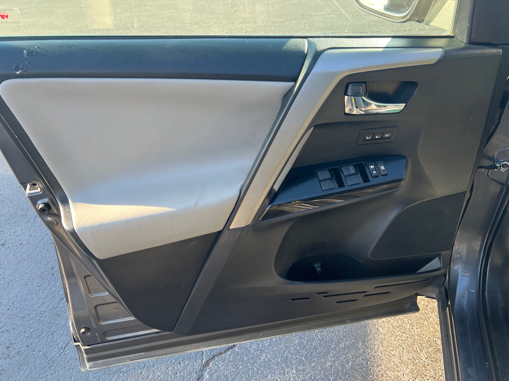 2016 Toyota Rav4 Image 11