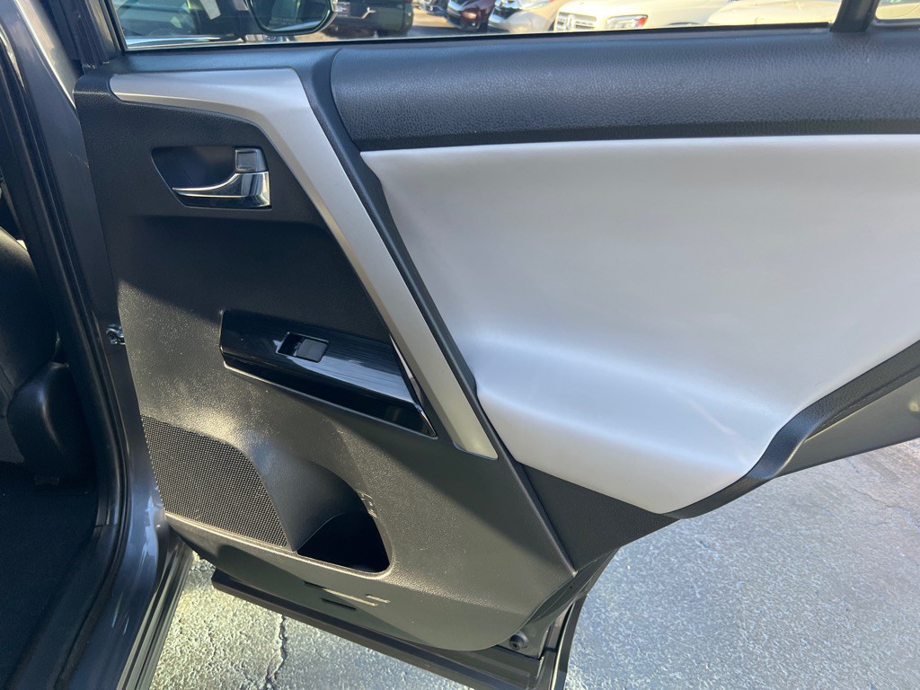 2016 Toyota Rav4 Image 17