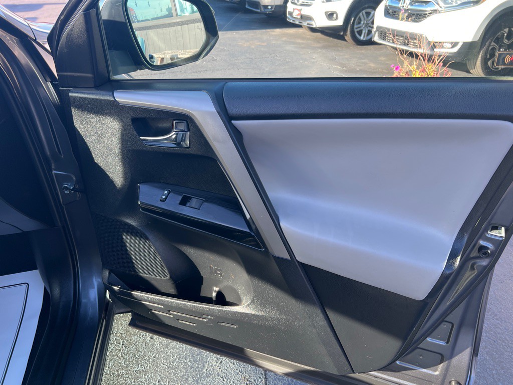 2016 Toyota Rav4 Image 18