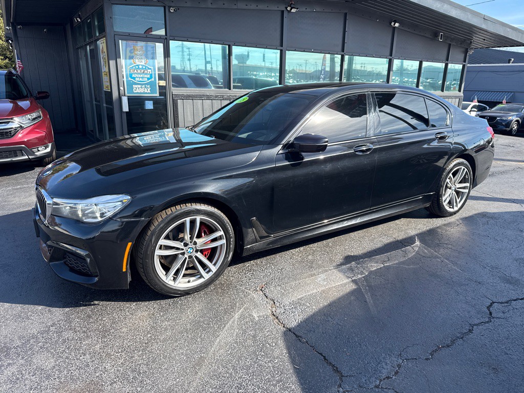 2018 BMW 7 Series Image 2