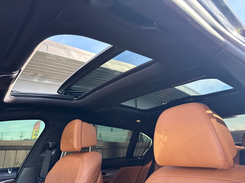 2018 BMW 7 Series Image 23