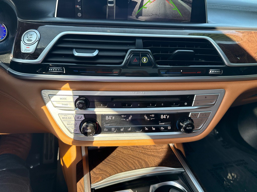 2018 BMW 7 Series Image 25