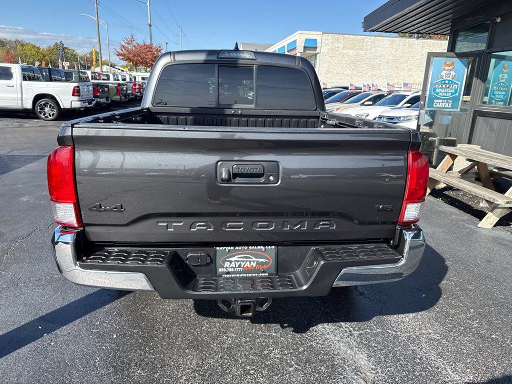 2017 Toyota Tacoma Image 5