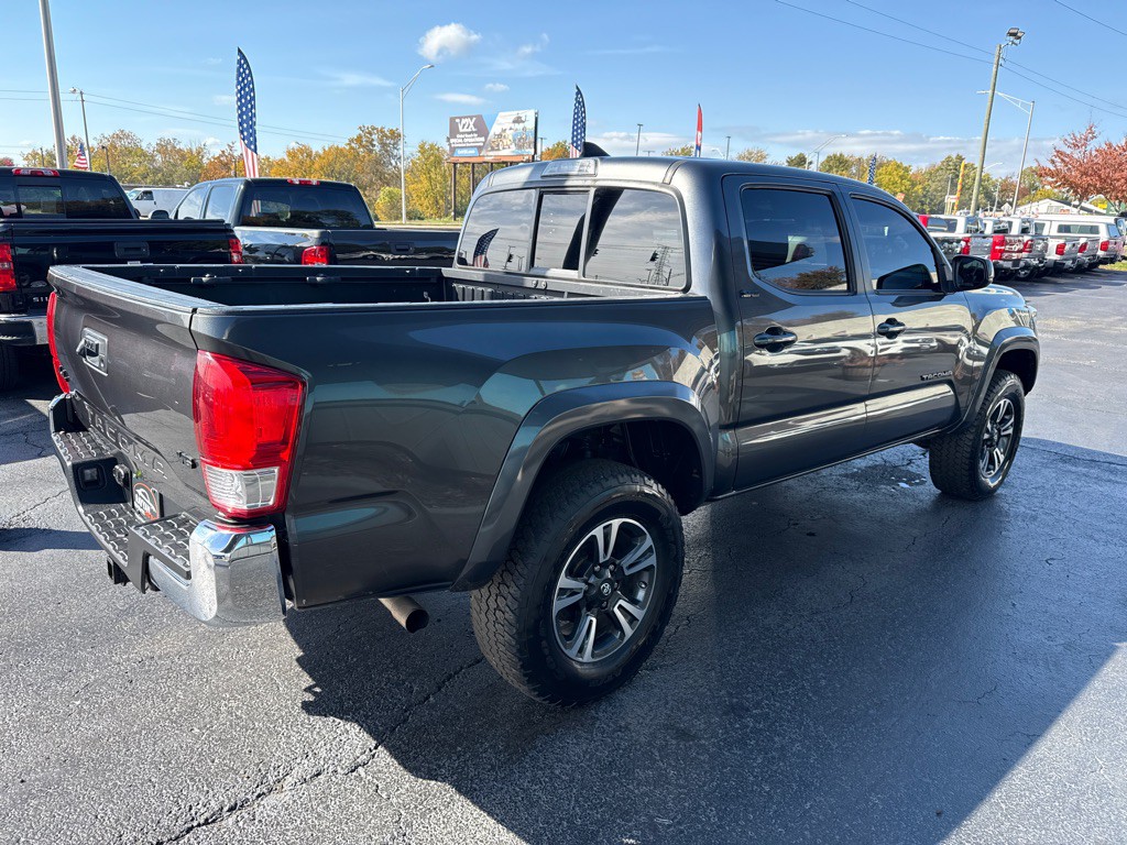 2017 Toyota Tacoma Image 6