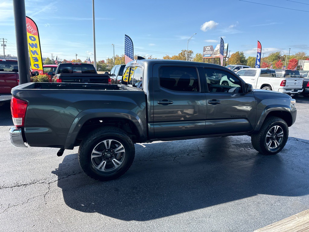 2017 Toyota Tacoma Image 7