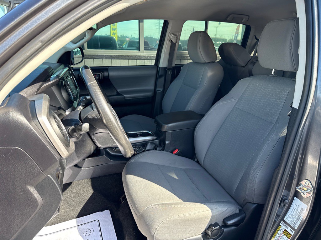 2017 Toyota Tacoma Image 10