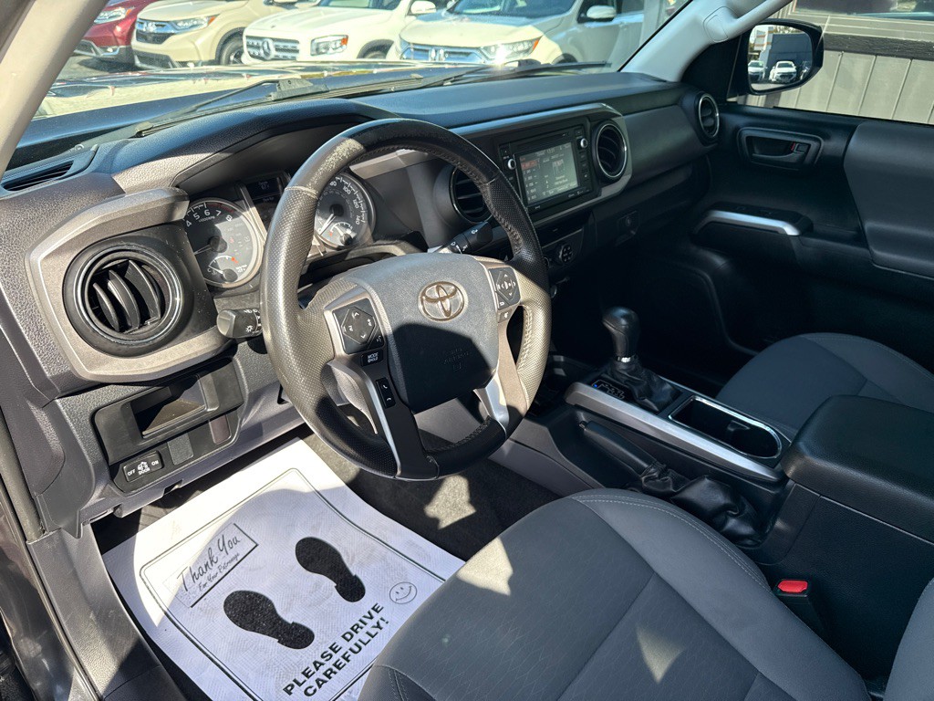 2017 Toyota Tacoma Image 11