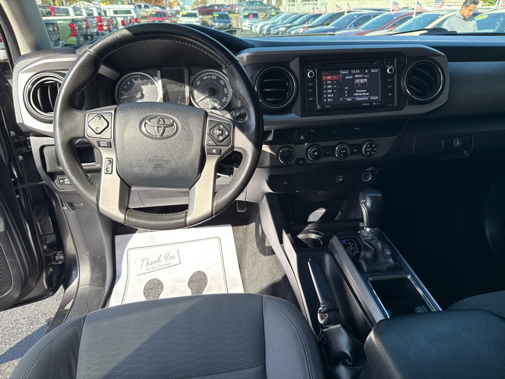 2017 Toyota Tacoma Image 14