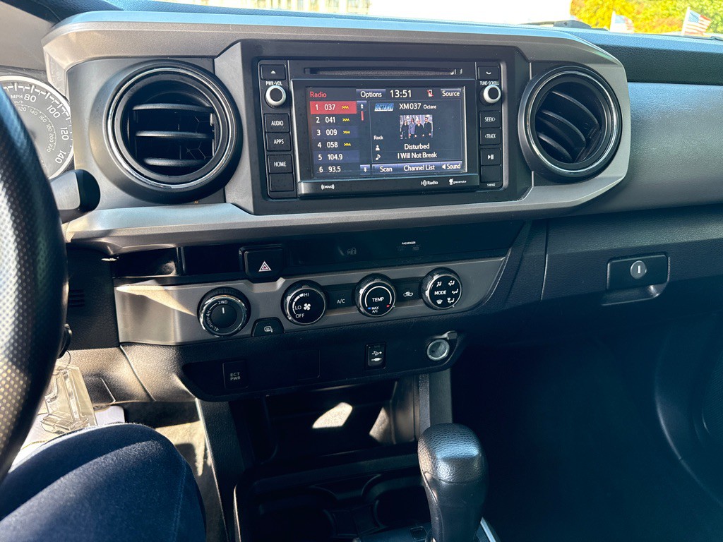 2017 Toyota Tacoma Image 15