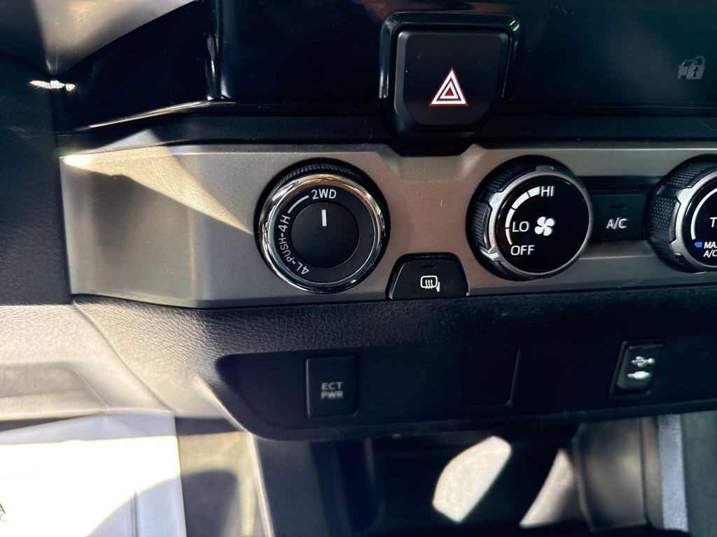 2017 Toyota Tacoma Image 16