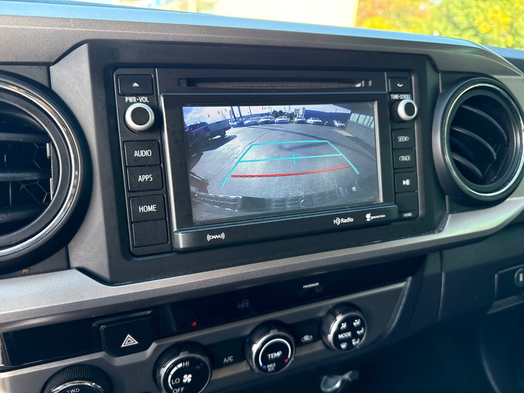 2017 Toyota Tacoma Image 17