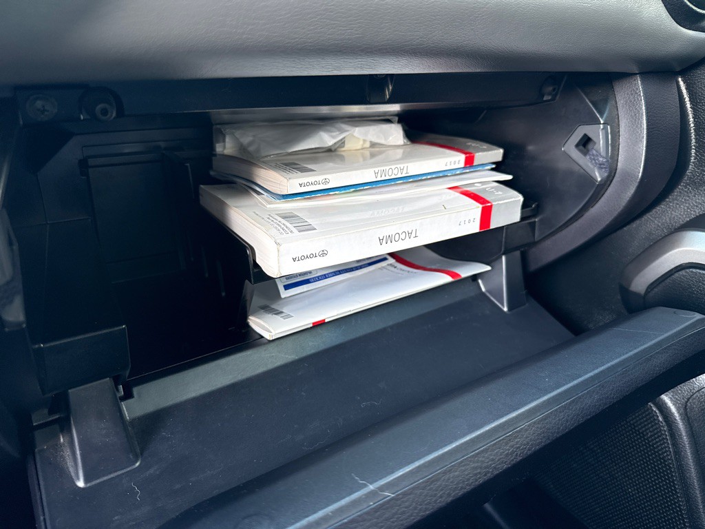 2017 Toyota Tacoma Image 19