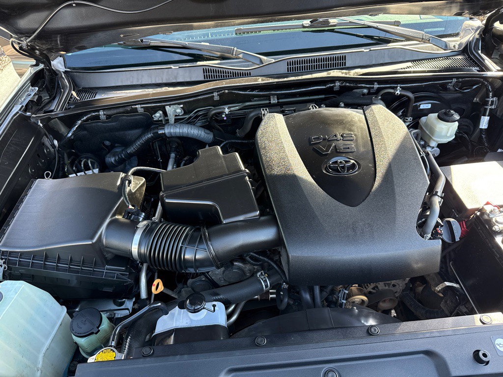 2017 Toyota Tacoma Image 20