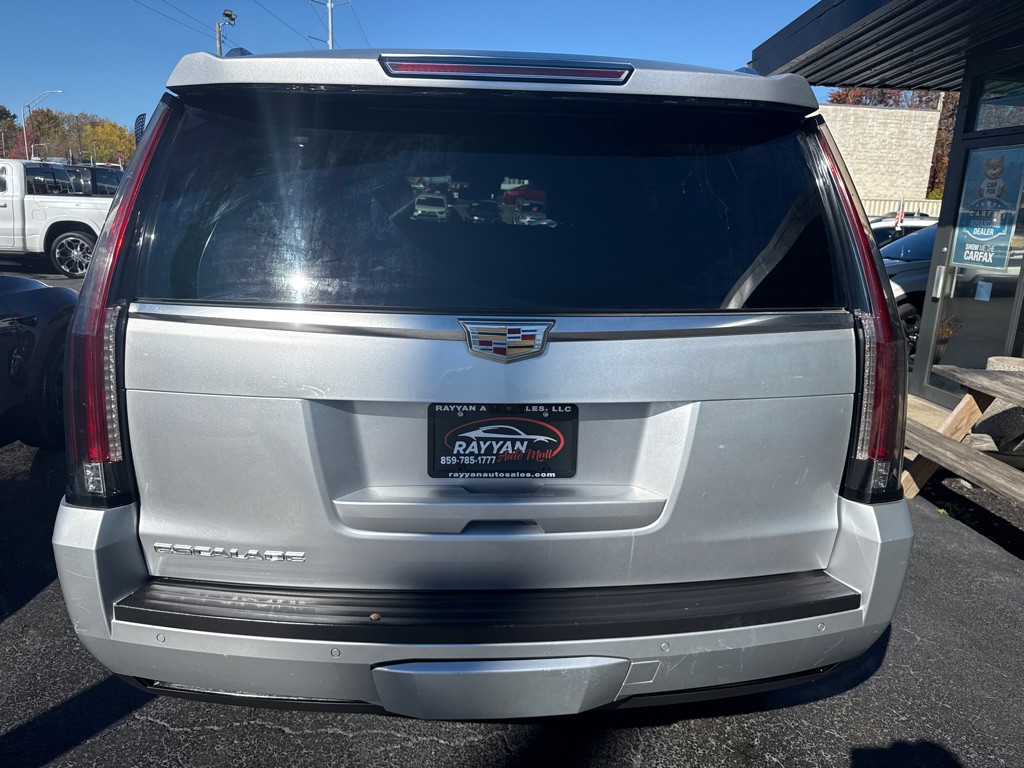 2017 Cadillac Escalade Image 5
