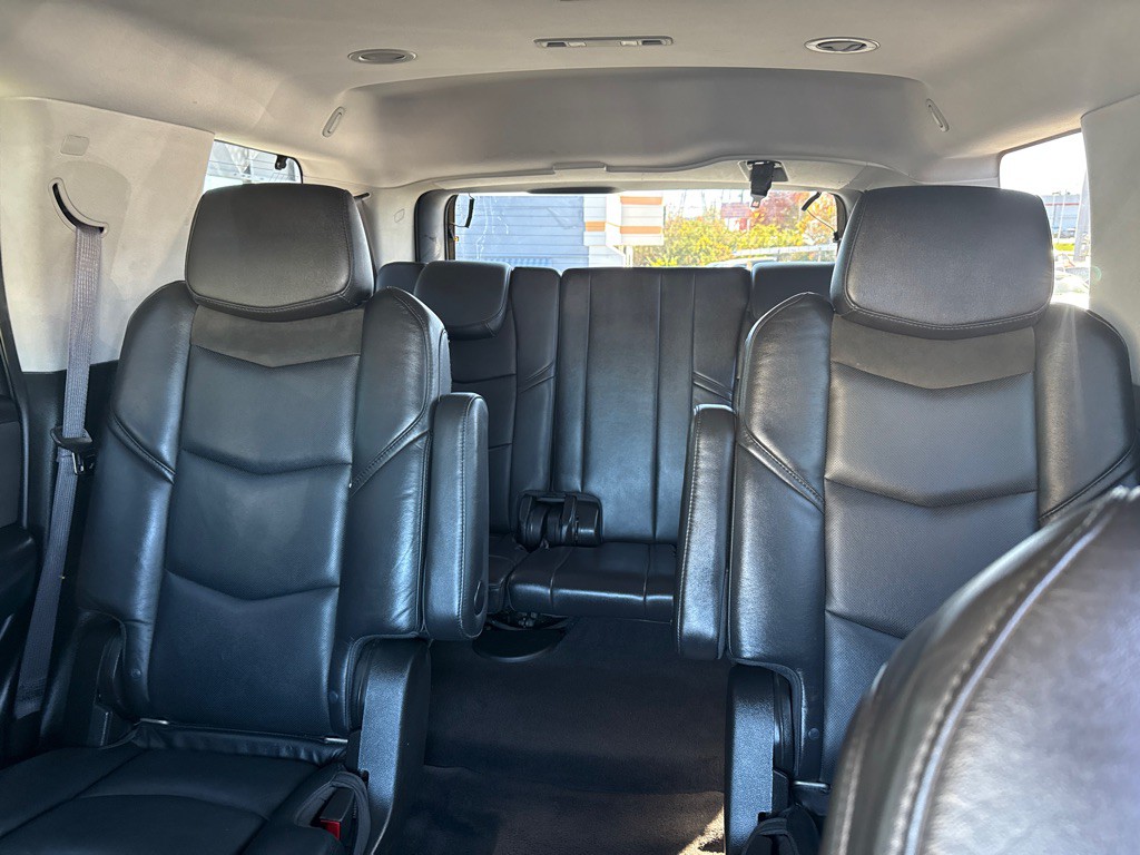 2017 Cadillac Escalade Image 17