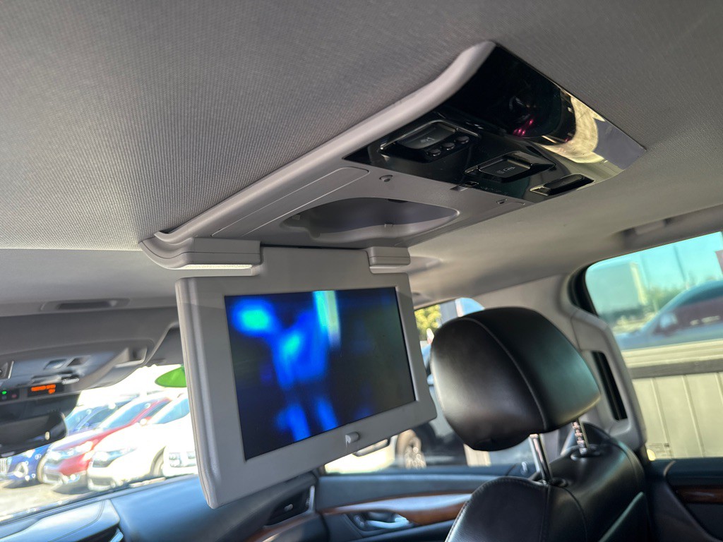 2017 Cadillac Escalade Image 19