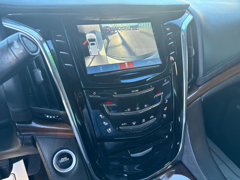 2017 Cadillac Escalade Image 21