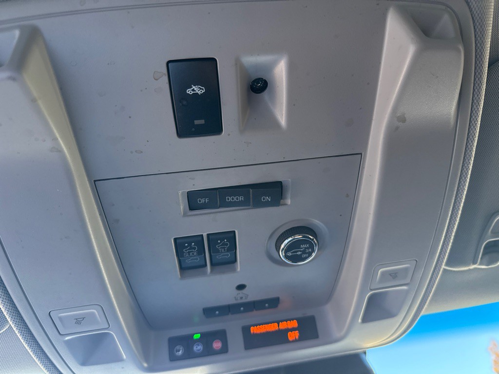 2017 Cadillac Escalade Image 22