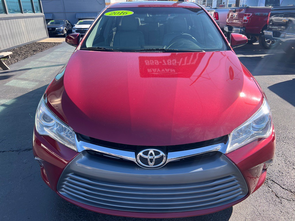 2016 Toyota Camry Image 2
