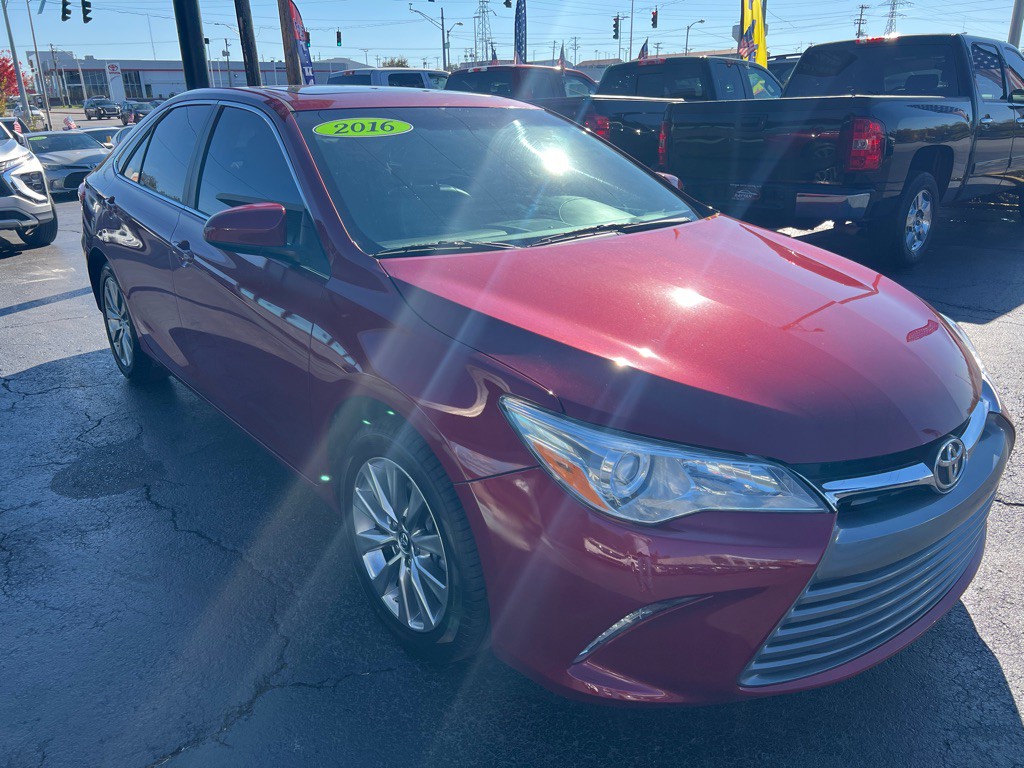 2016 Toyota Camry Image 4