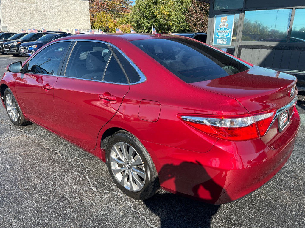 2016 Toyota Camry Image 8