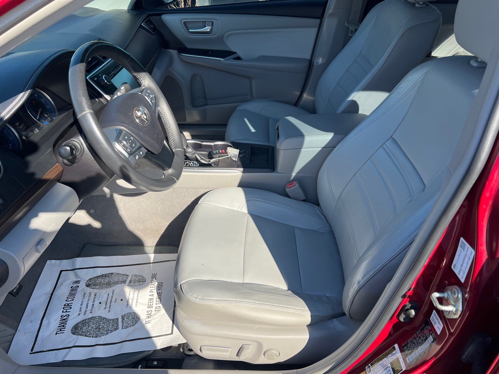 2016 Toyota Camry Image 10