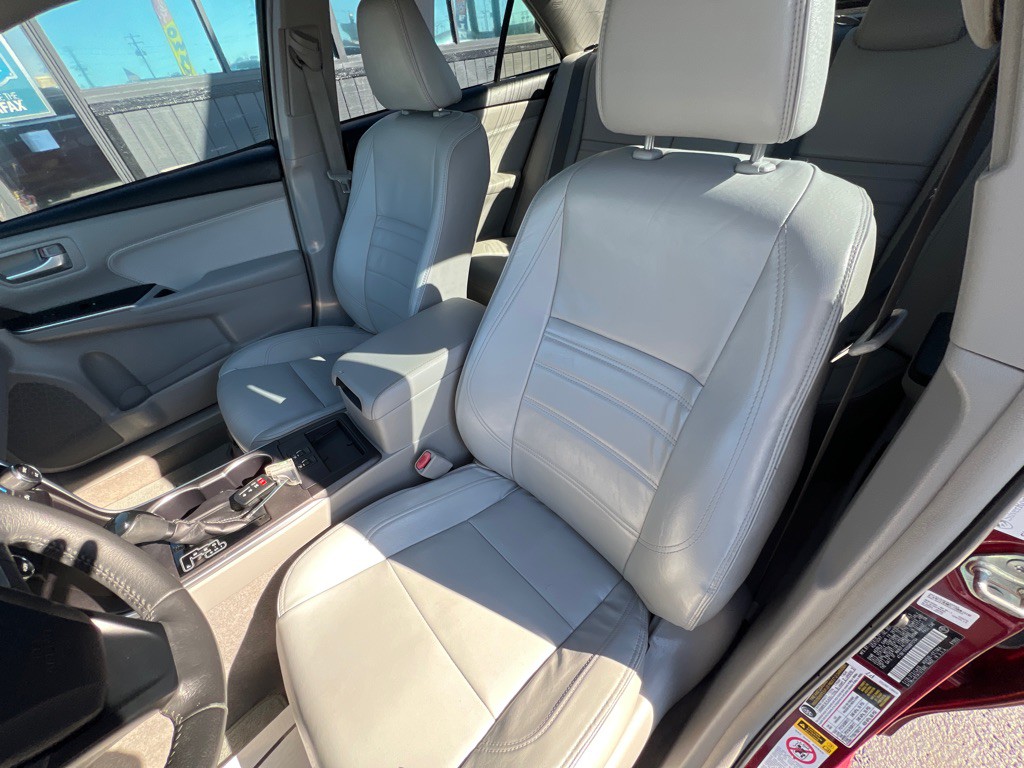 2016 Toyota Camry Image 11