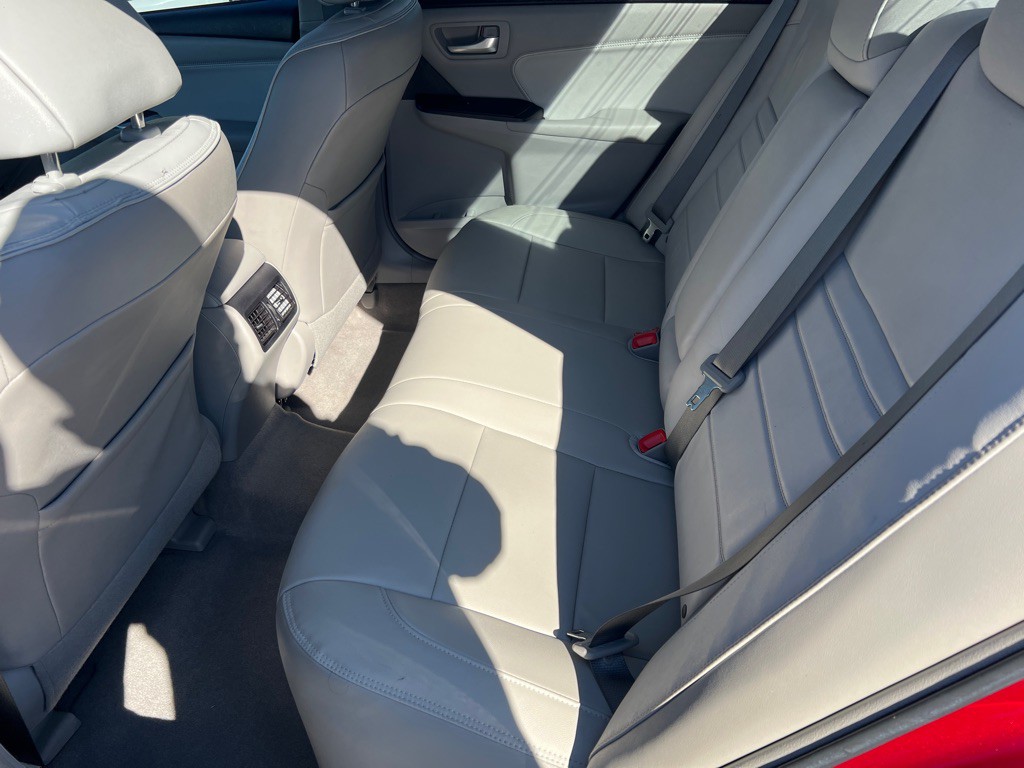 2016 Toyota Camry Image 13
