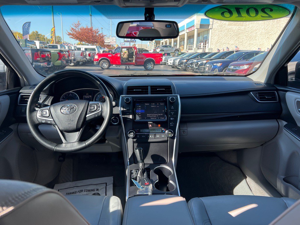 2016 Toyota Camry Image 14