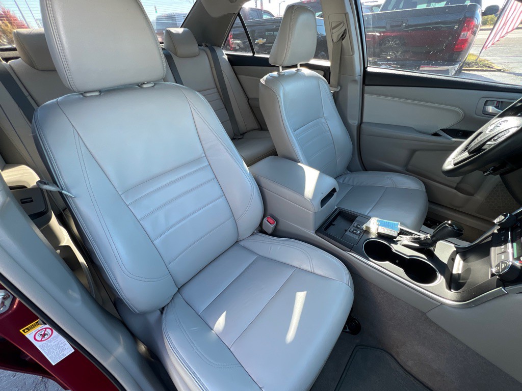 2016 Toyota Camry Image 20